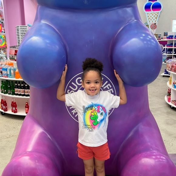 Meet your Posher, Amber - Picture 2 of 6